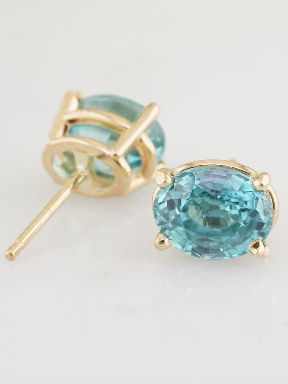 Solid 14k yellow gold natural blue zircon stud earrings